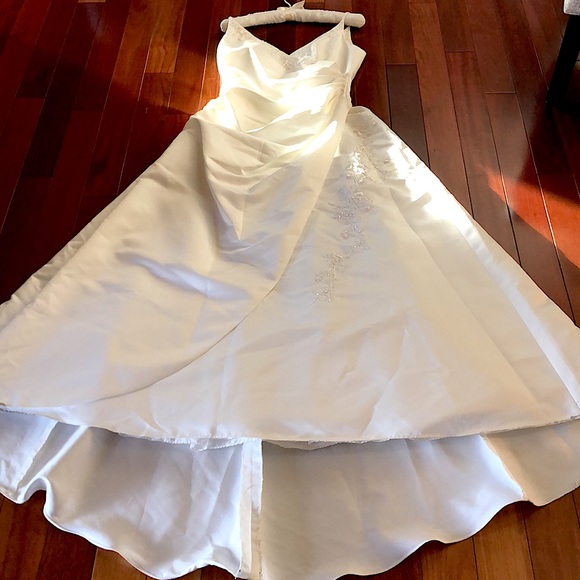 Eden Brides Elegantly Beaded Wedding Gown, 12 - Picture 3 of 13